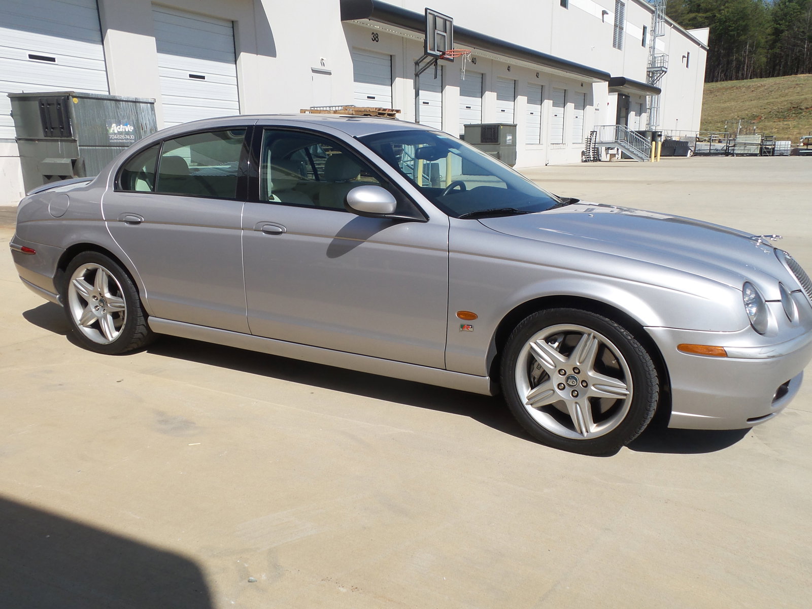 Used 2003 Jaguar S-TYPE R RWD image 6