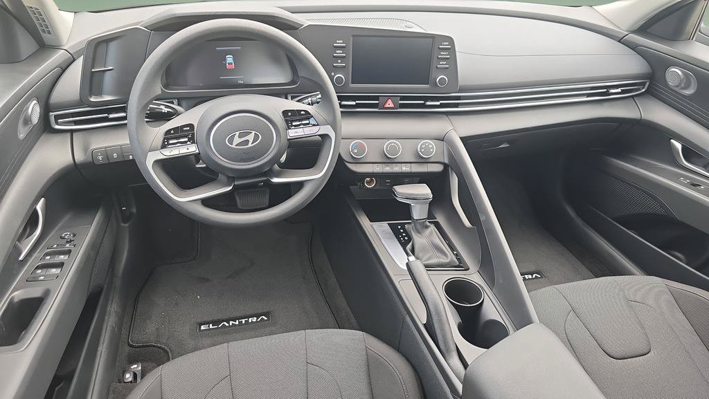 New 2026 Hyundai Elantra SE FWD image 18