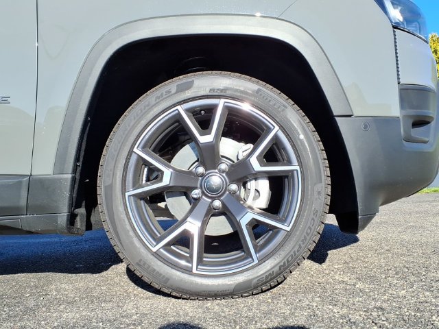 New 2027 Jeep Cherokee Overland AWD/4WD image 9