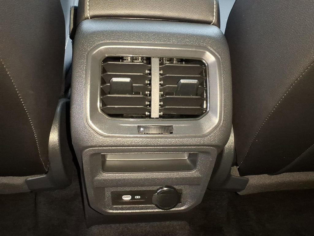 Used 2022 Volkswagen Tiguan SE R-Line image 21