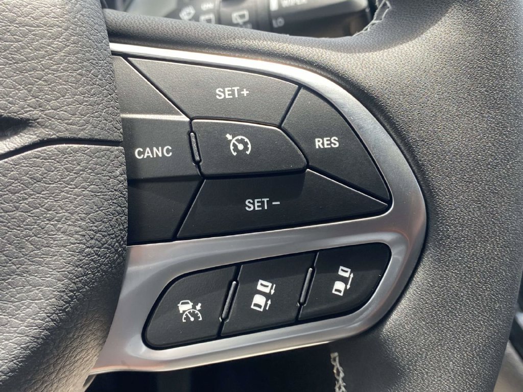 New 2027 Chrysler Pacifica Select w/ Family Tech Group FWD image 26