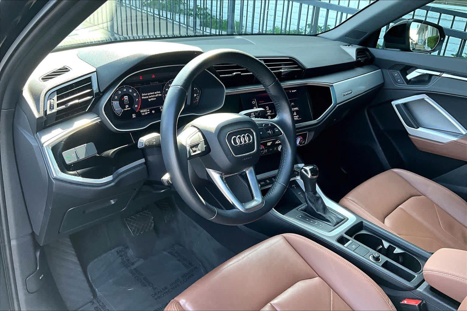 Used 2020 Audi Q3 2.0T Premium w/ Convenience Package AWD/4WD image 19
