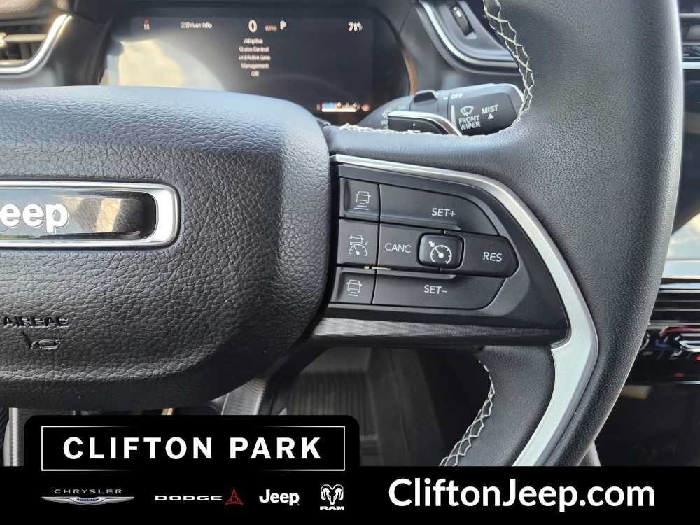 Used 2024 Jeep Grand Cherokee Laredo AWD/4WD image 23