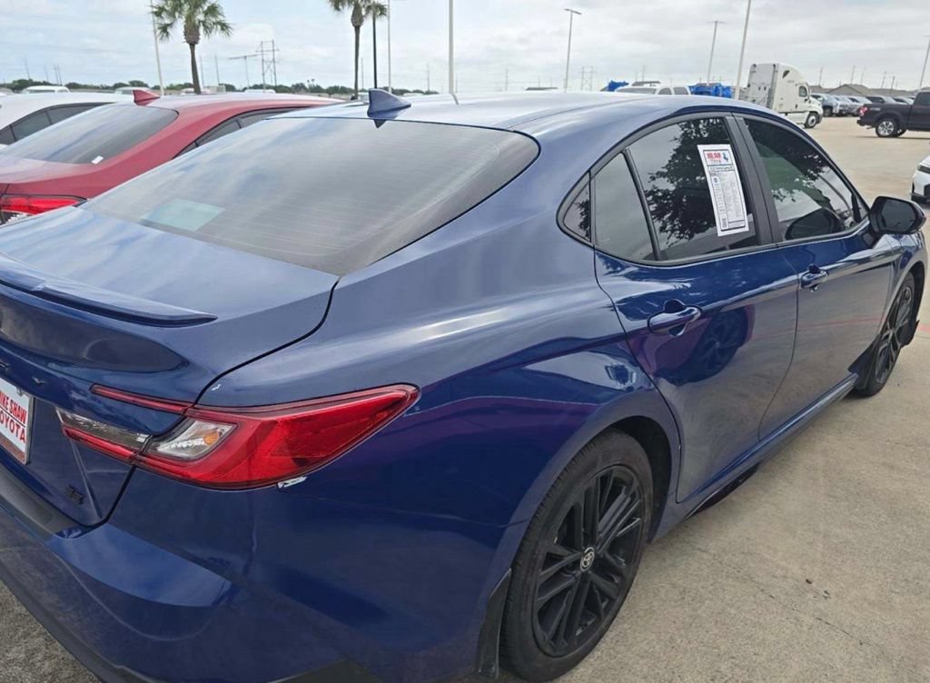 Used 2025 Toyota Camry SE w/ Convenience Package FWD image 3