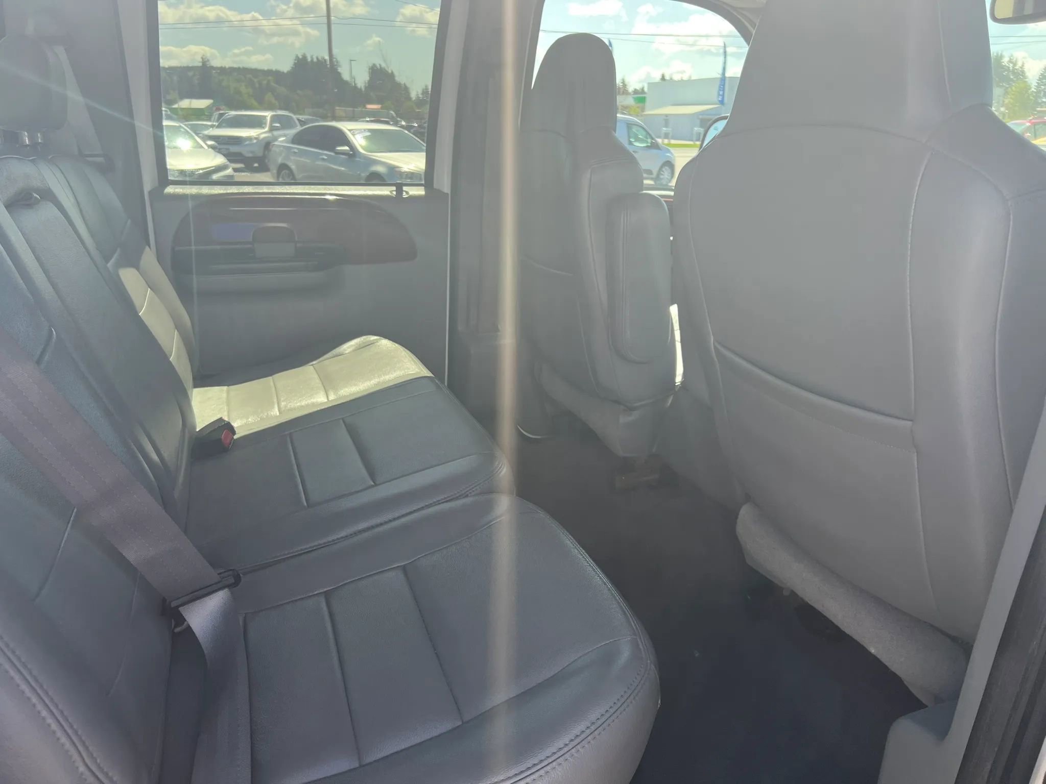 Used 2005 Ford F350 Lariat AWD/4WD image 6