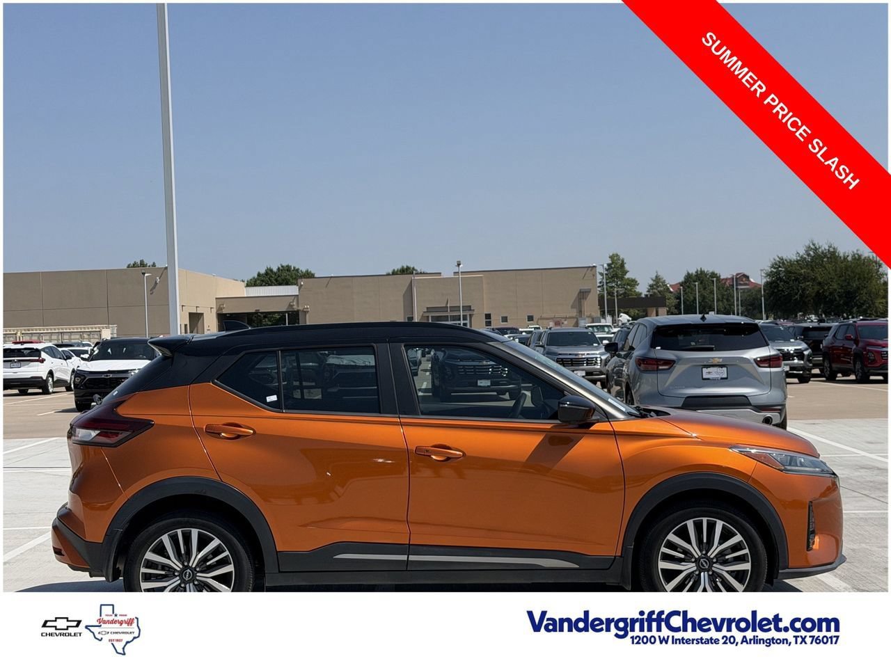 Used 2023 Nissan Kicks SR FWD image 3