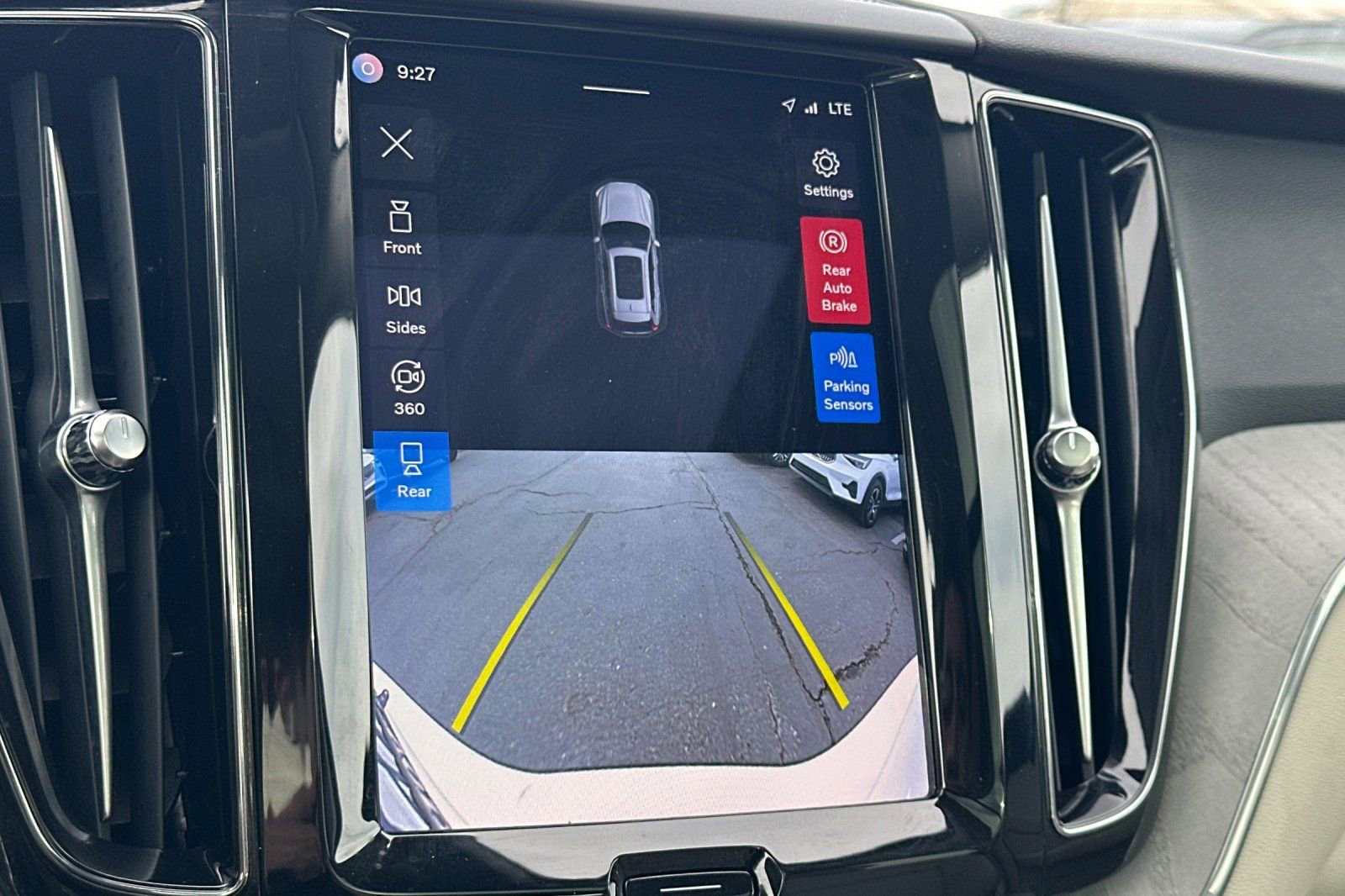 Used 2023 Volvo XC60 T8 Plus image 22