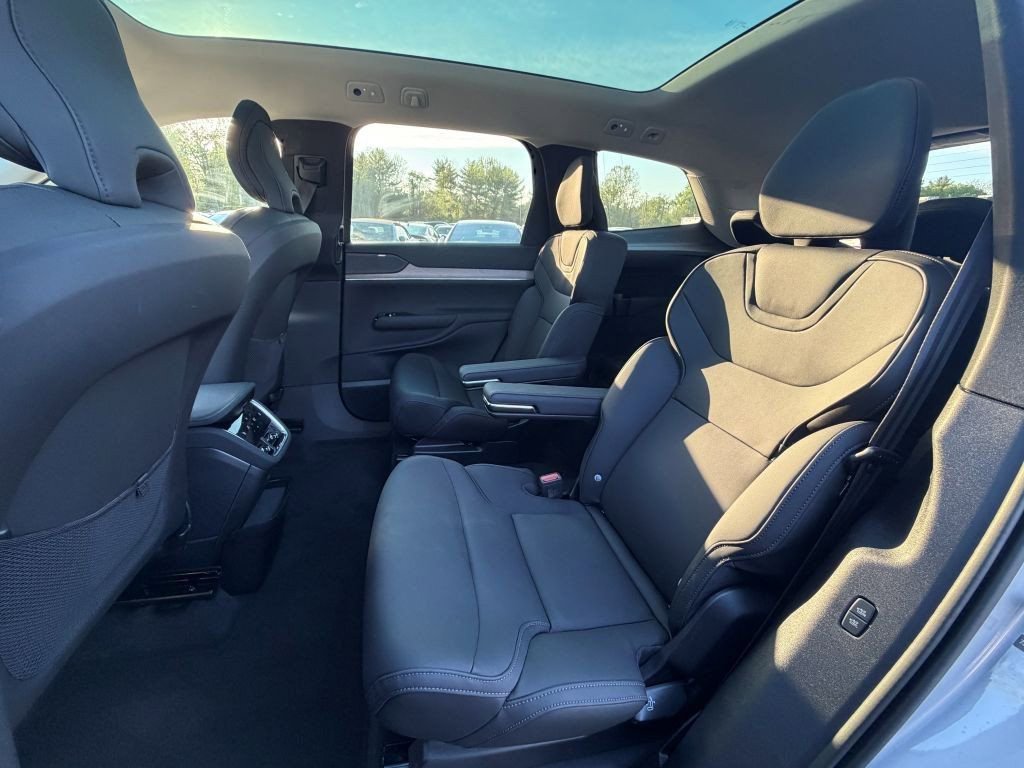 Used 2025 Volvo EX90 Ultra AWD/4WD image 19