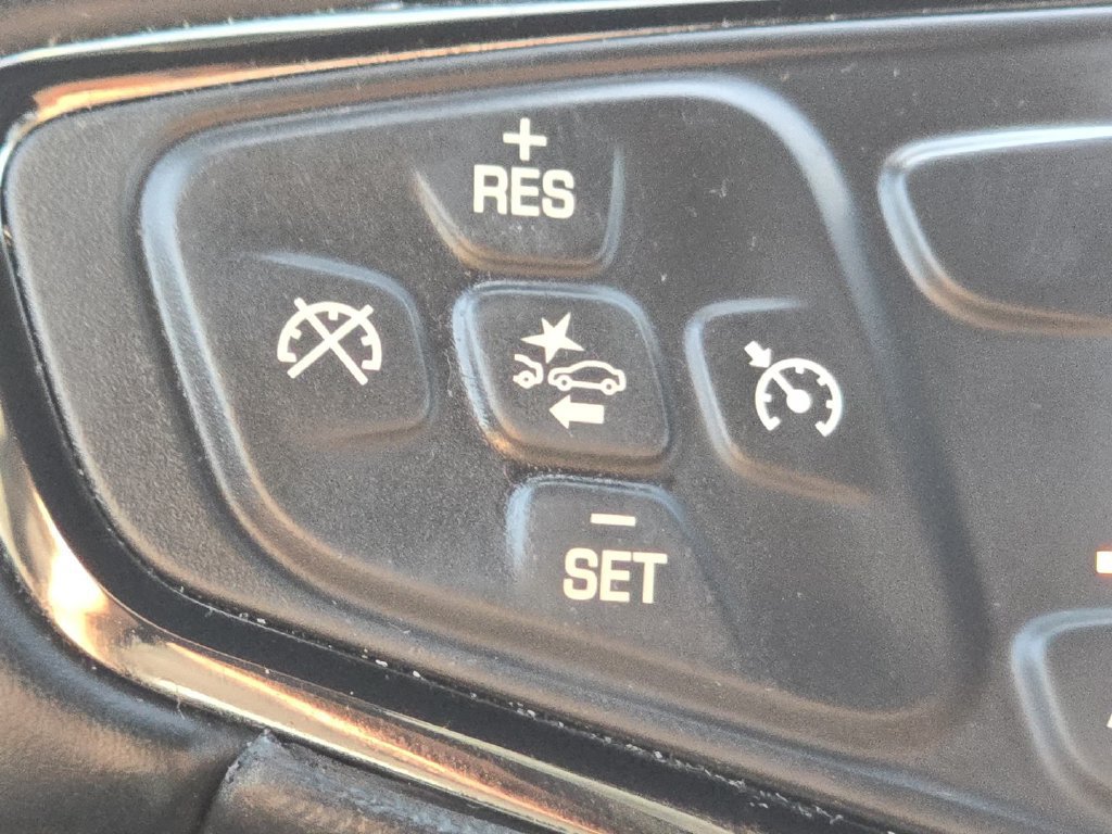 Used 2023 Chevrolet Equinox RS FWD image 31