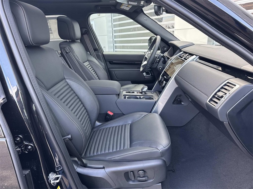 New 2026 Land Rover Discovery S image 9