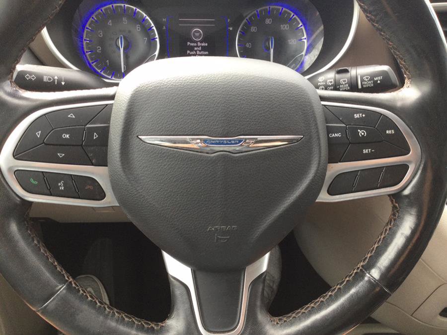 Used 2019 Chrysler Pacifica Touring-L image 10