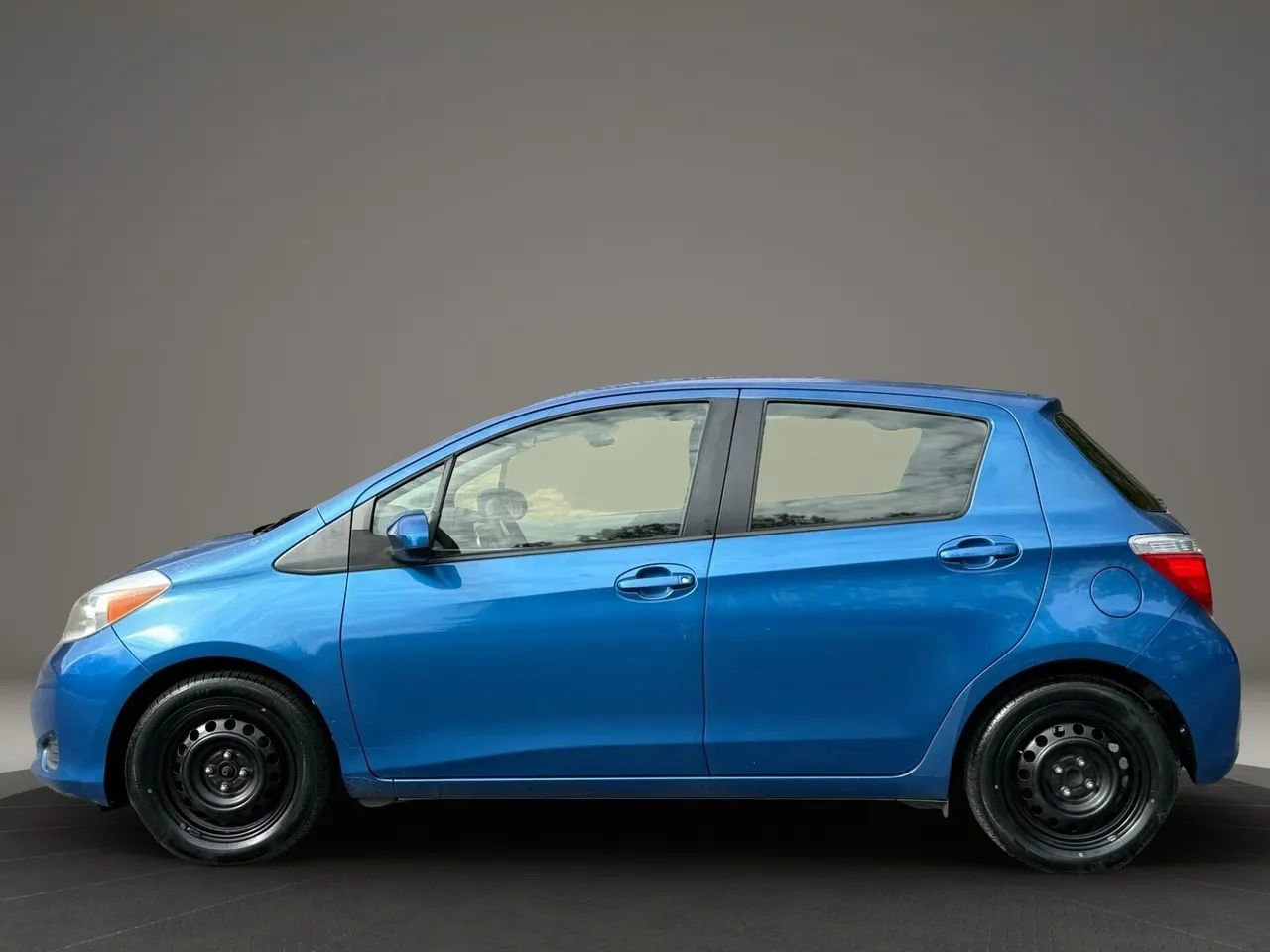Used 2013 Toyota Yaris LE image 10