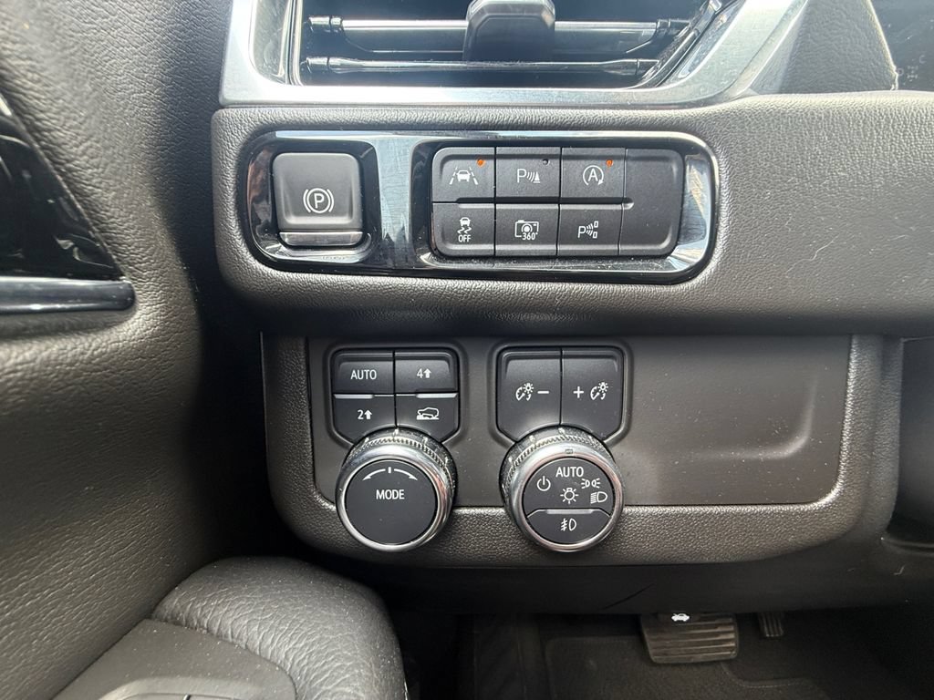 Used 2025 GMC Yukon Denali AWD/4WD image 19