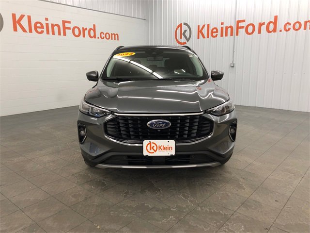 Used 2023 Ford Escape Platinum w/ Premium Technology Package image 2