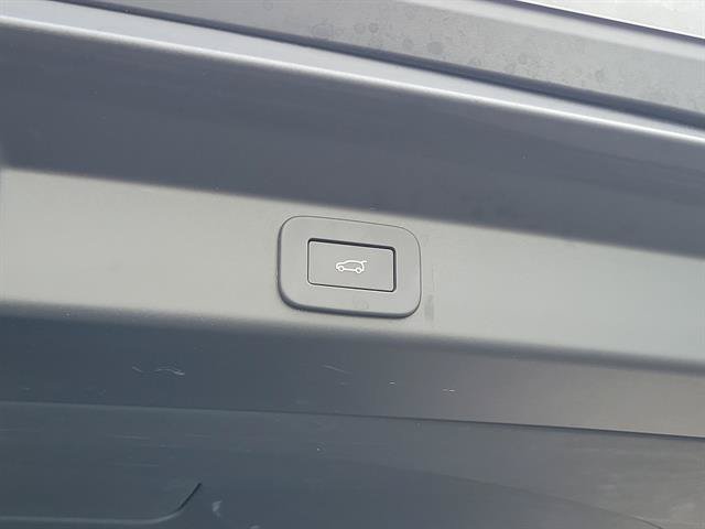 Used 2025 Land Rover Range Rover Sport SE AWD/4WD image 14