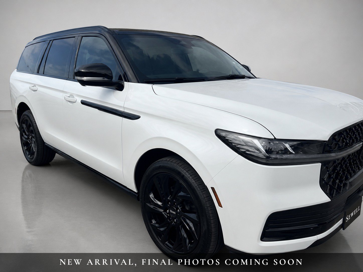 Certified 2026 Lincoln Navigator Black Label AWD/4WD image 2