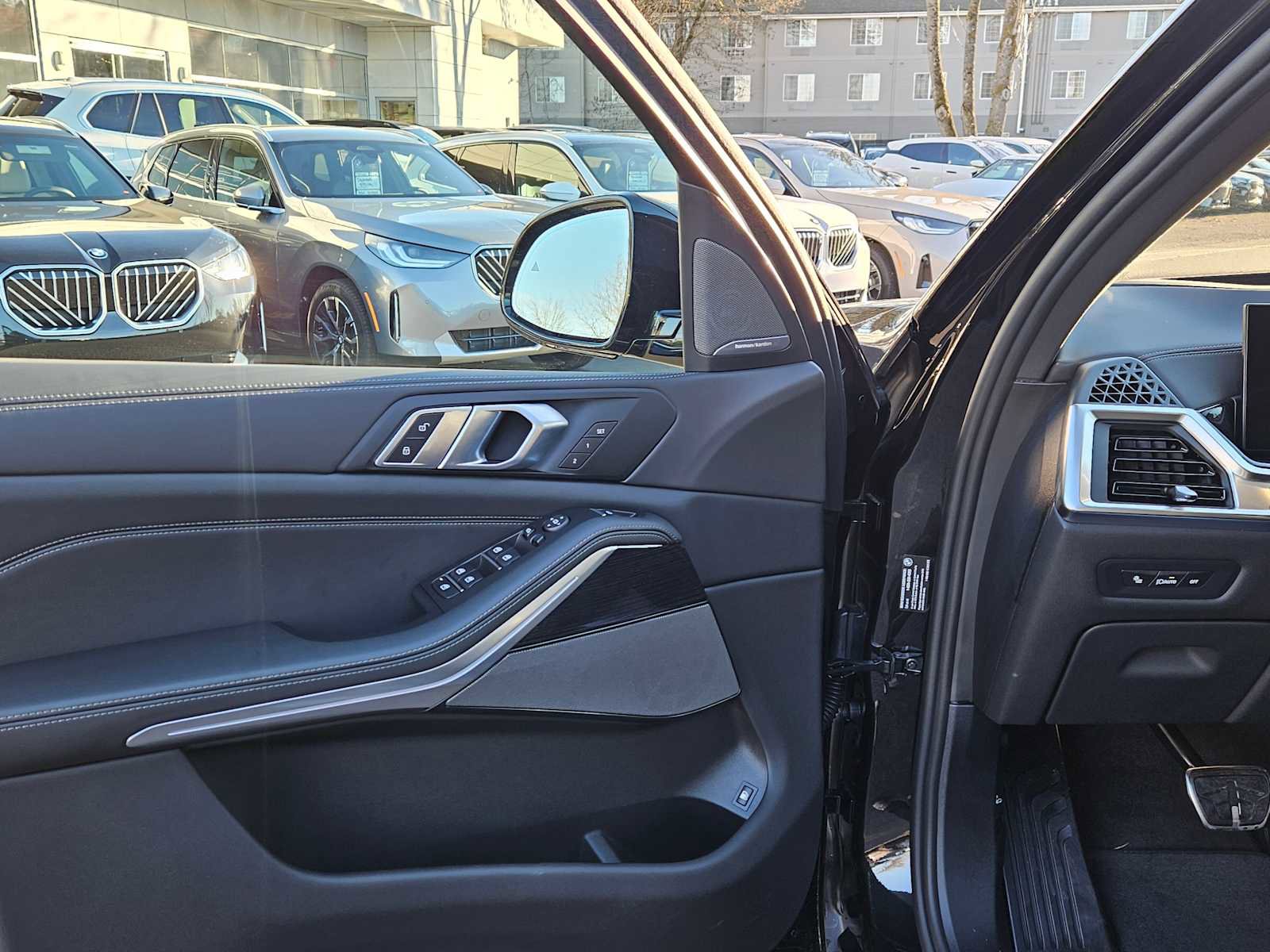 Used 2026 BMW X5 xDrive50e w/ M Sport Package image 23