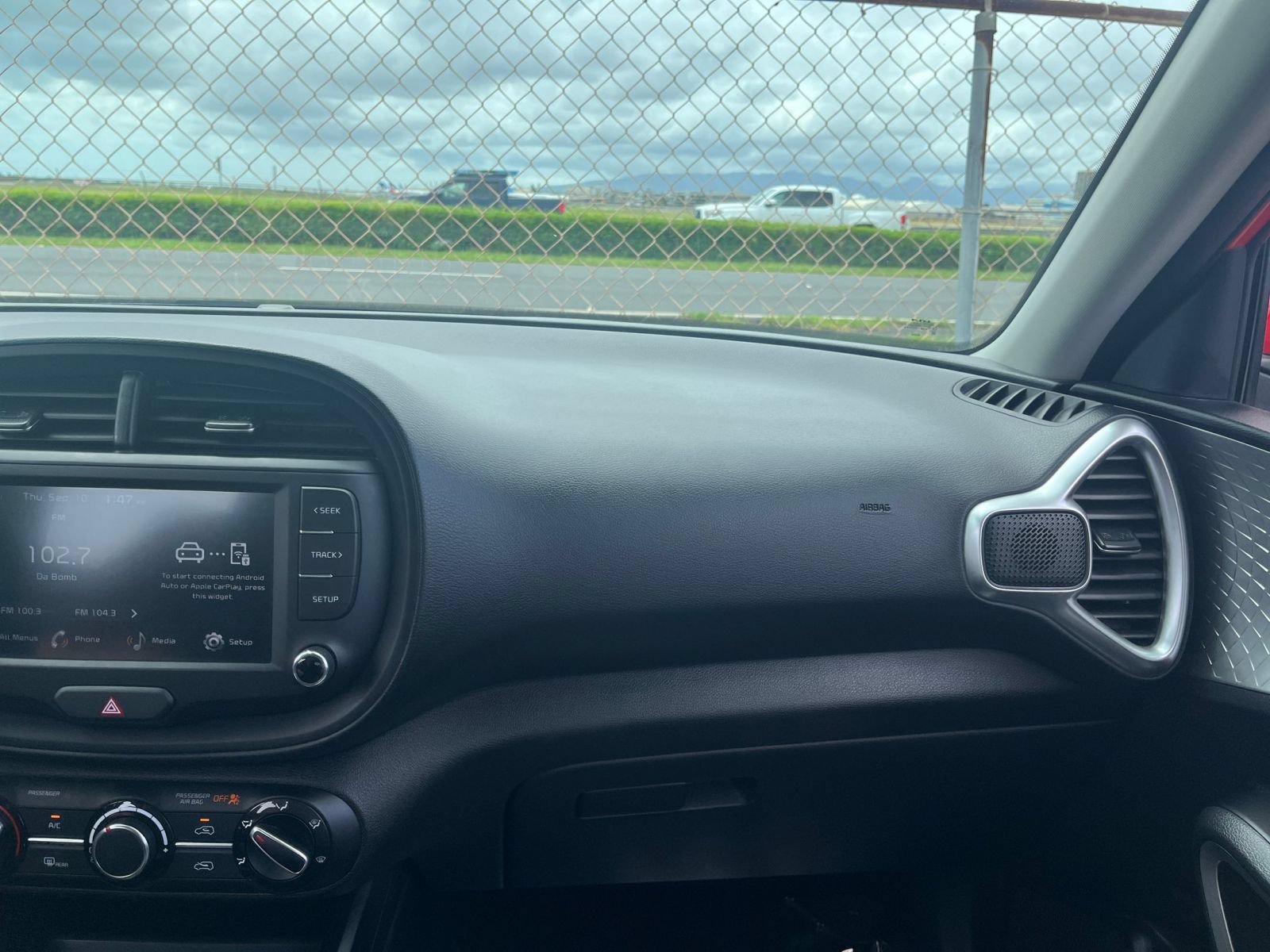 Used 2025 Kia Soul LX w/ LX Technology Package FWD image 32