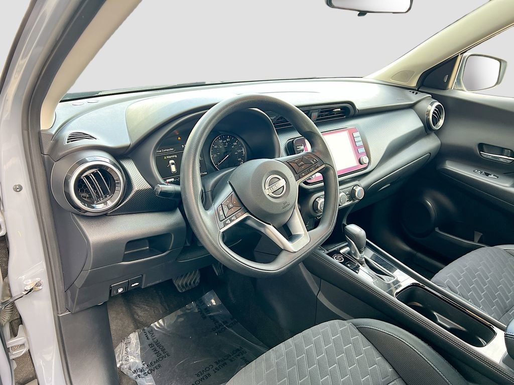 Used 2023 Nissan Kicks SV image 9