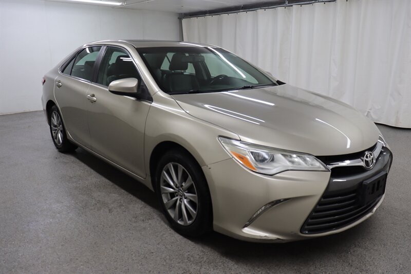 Used 2015 Toyota Camry XLE FWD image 1