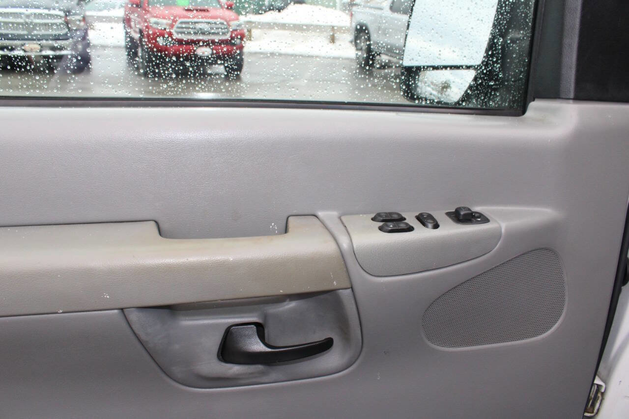 Used 2003 Ford E-350 and Econoline 350 XL image 15