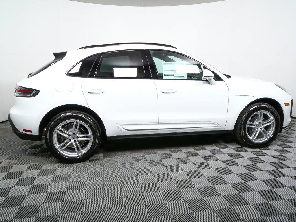 Certified 2026 Porsche Macan AWD/4WD image 28