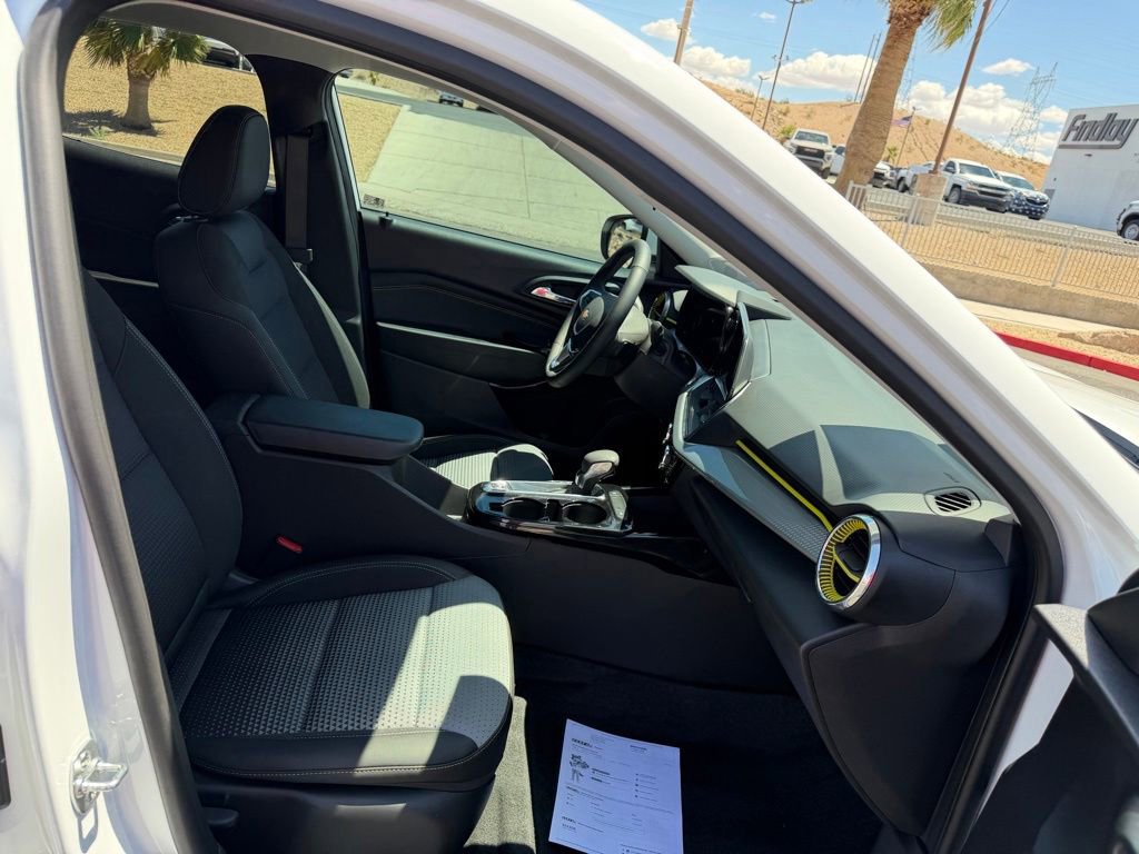 Used 2025 Chevrolet Trax LT w/ Driver Confidence Package FWD image 14