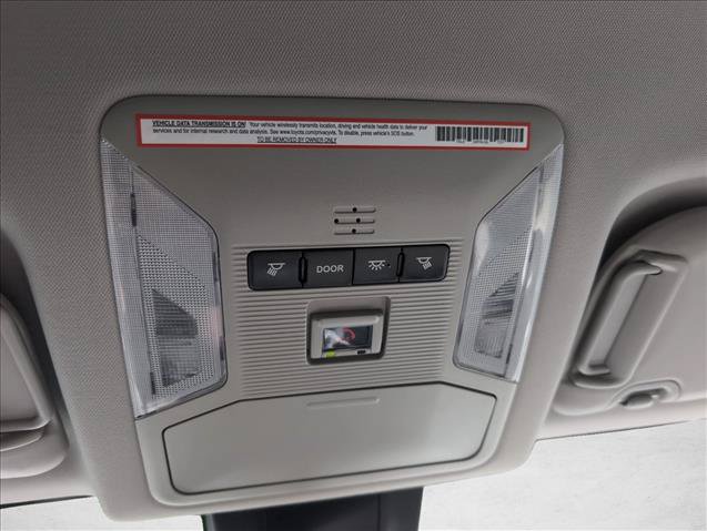 Used 2021 Toyota RAV4 XLE AWD/4WD image 18
