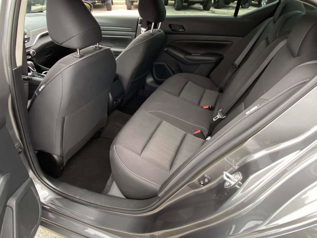 Used 2024 Nissan Altima 2.5 SV image 8