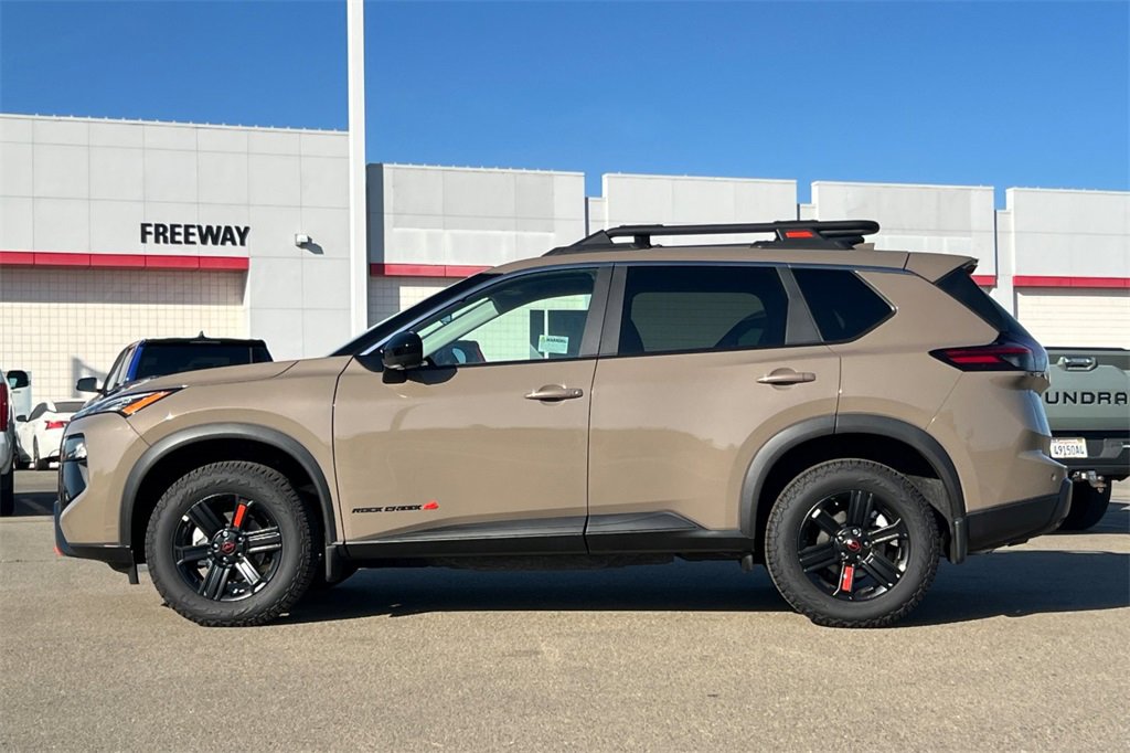 Used 2025 Nissan Rogue SV image 9