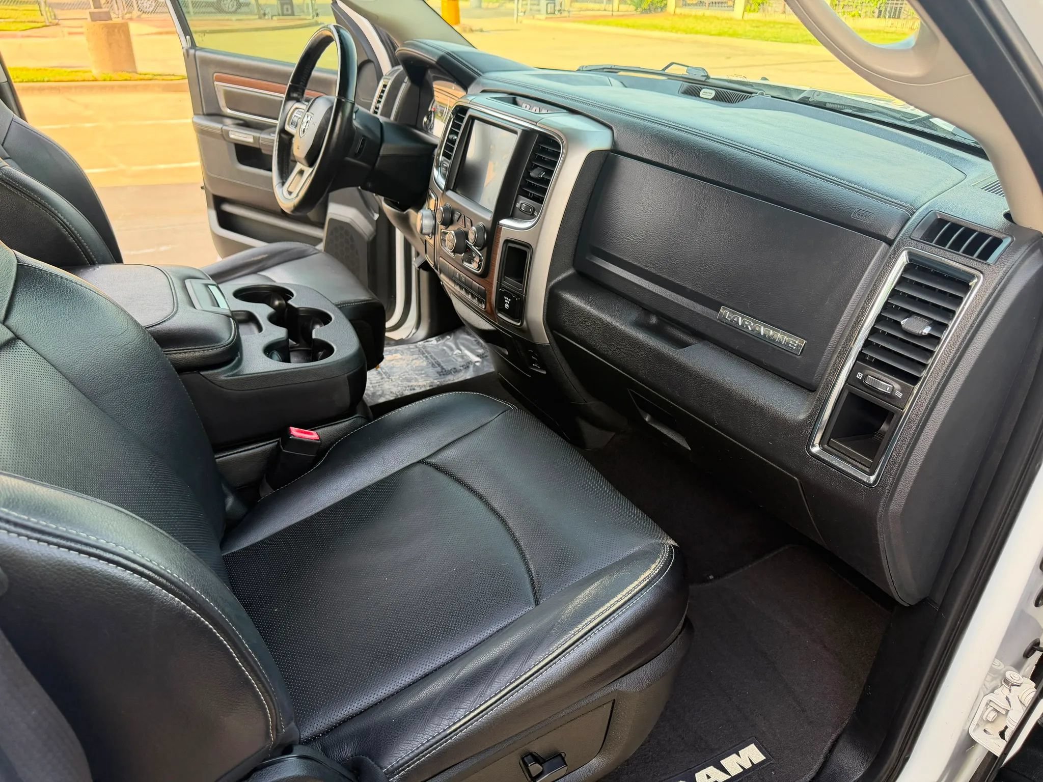 Used 2017 RAM 1500 Laramie RWD image 12