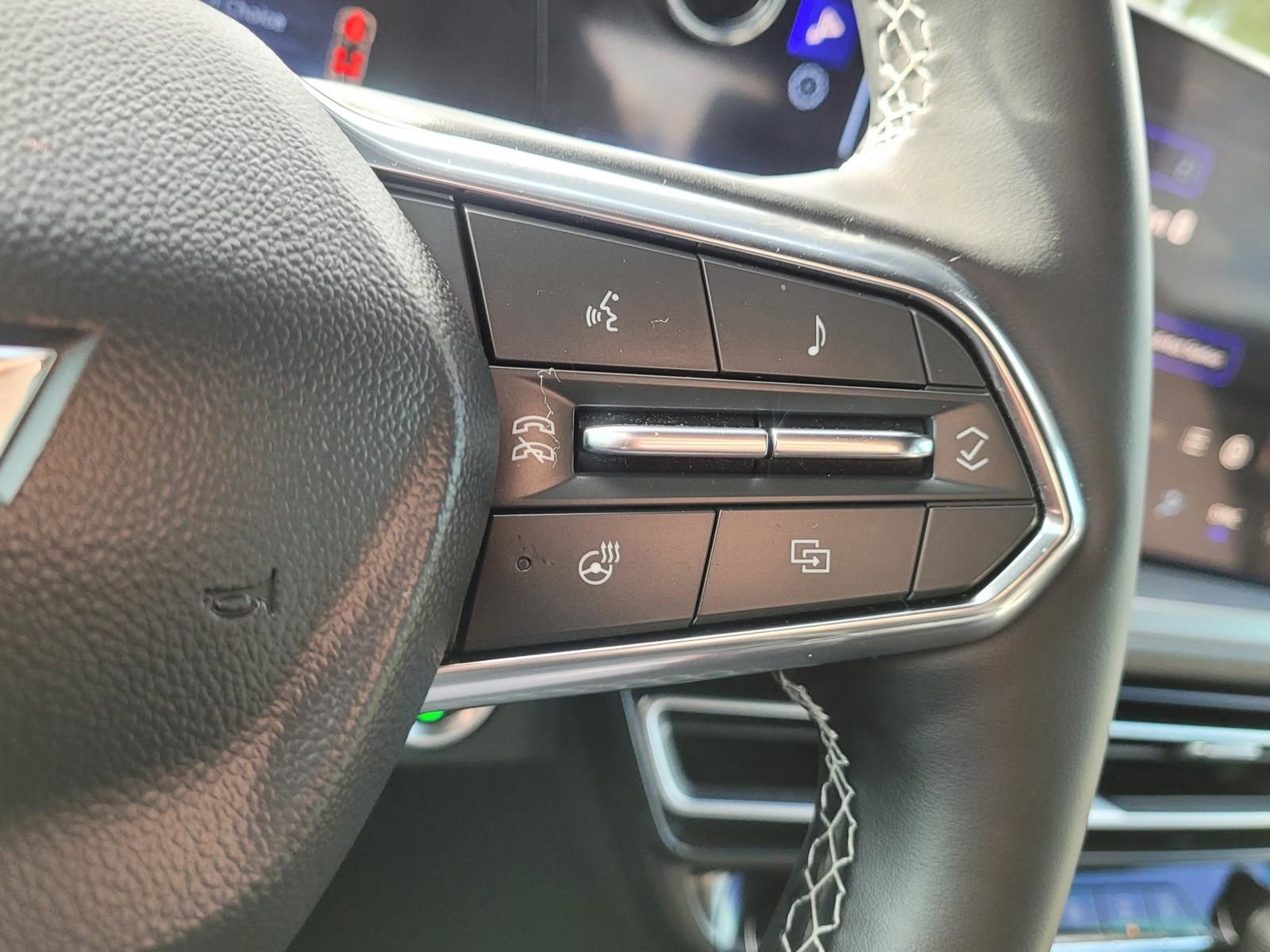 Used 2024 Chevrolet Traverse LT image 30