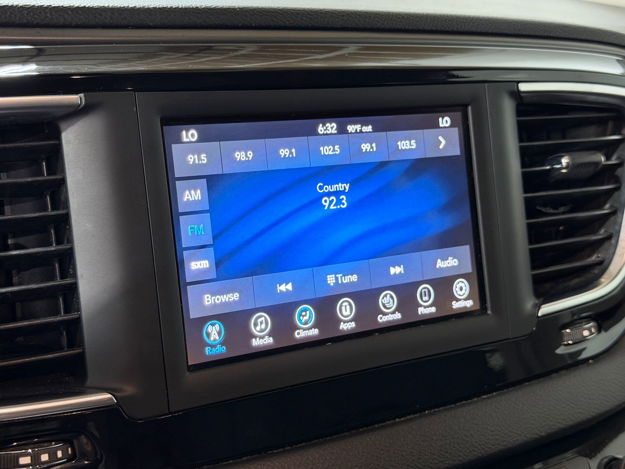 Used 2020 Chrysler Pacifica Touring-L FWD image 27