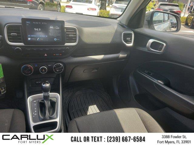 Used 2020 Hyundai Venue SE FWD image 18