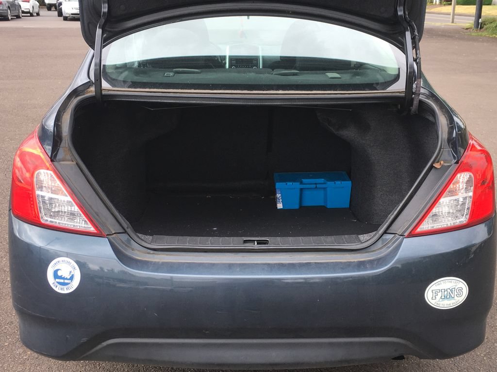 Used 2017 Nissan Versa SV FWD image 6