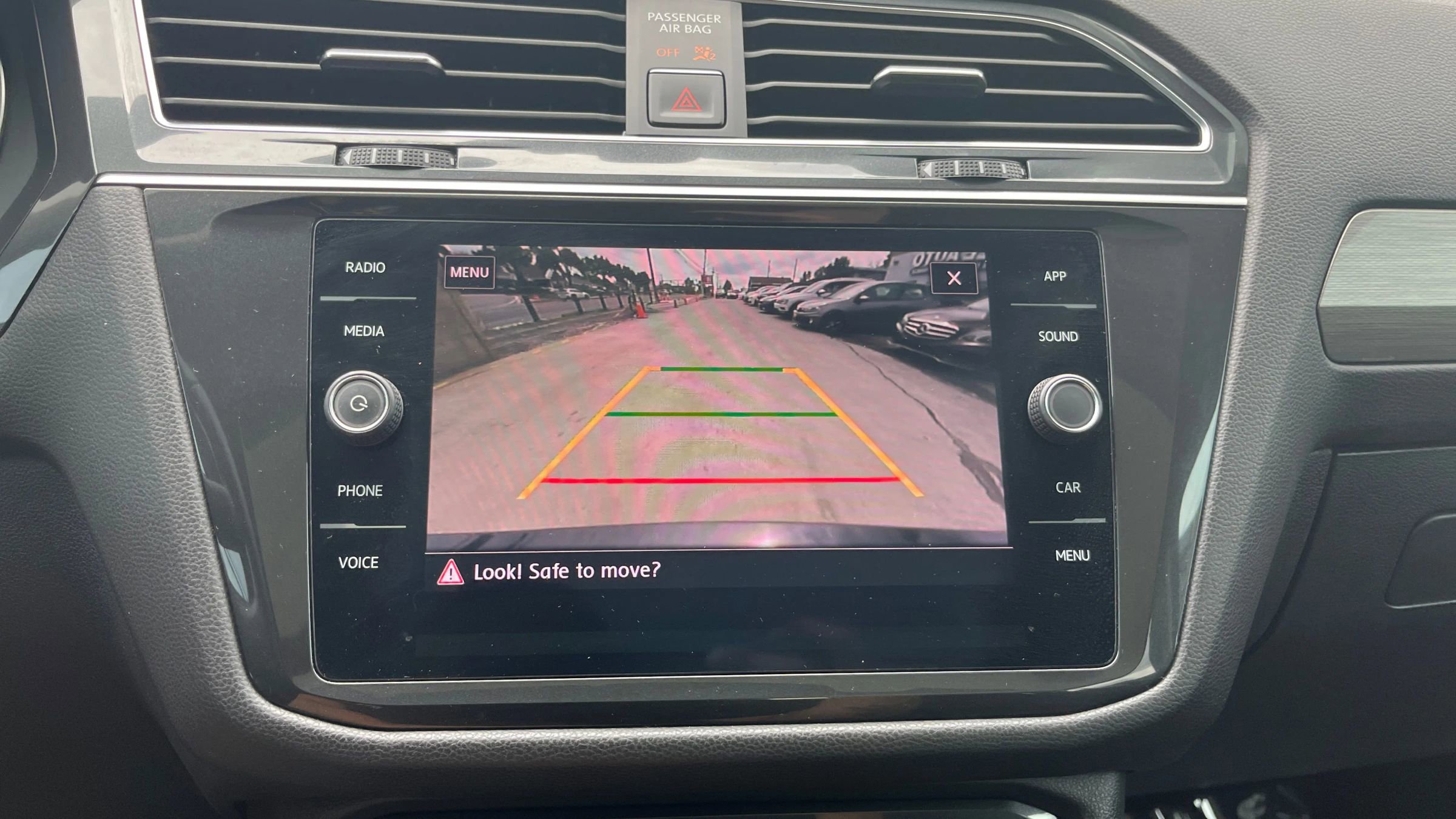 Used 2018 Volkswagen Tiguan SE w/ Panoramic Sunroof Package AWD/4WD image 23