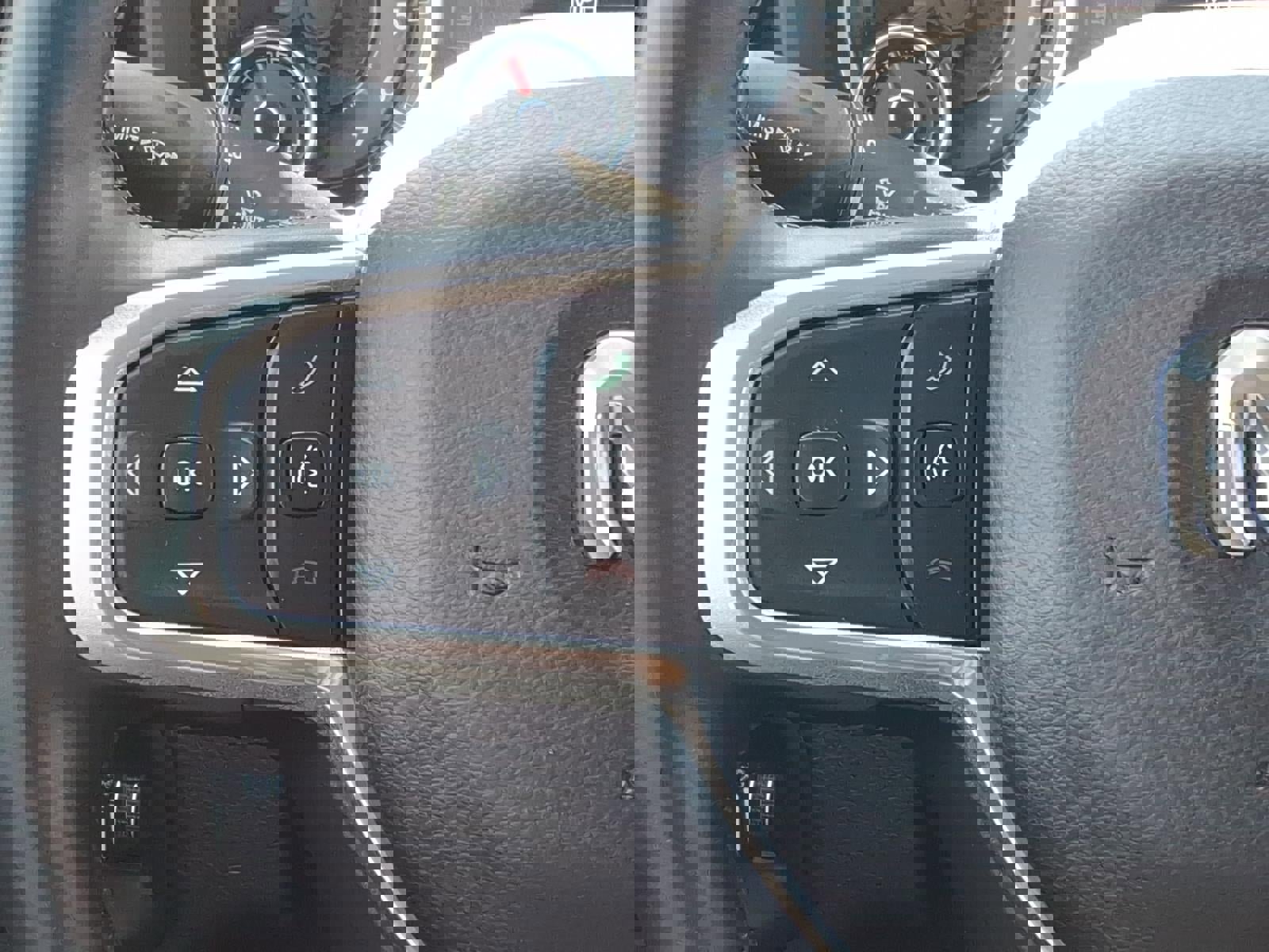 Used 2019 RAM 1500 Laramie AWD/4WD image 14