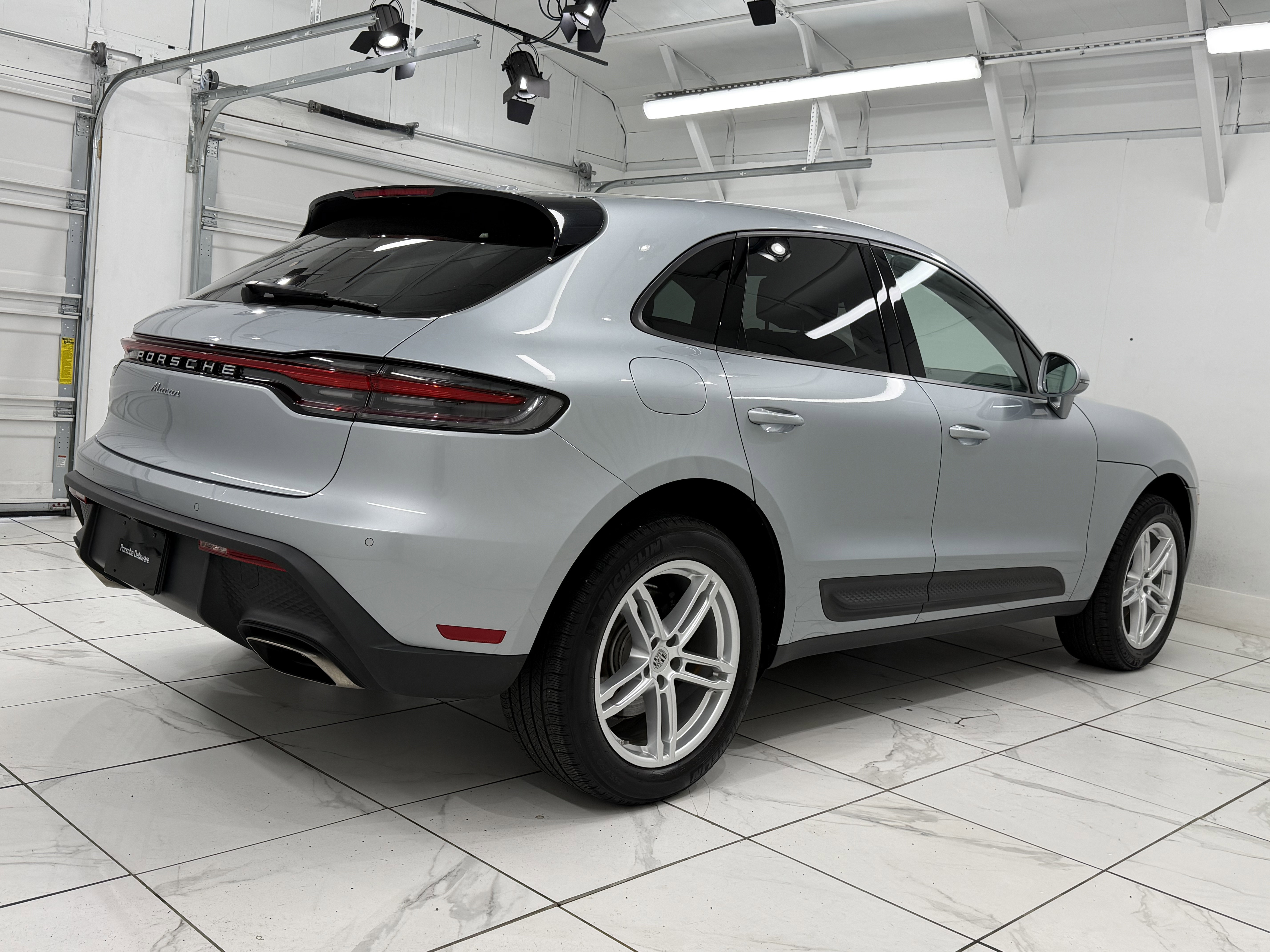 Certified 2022 Porsche Macan image 11