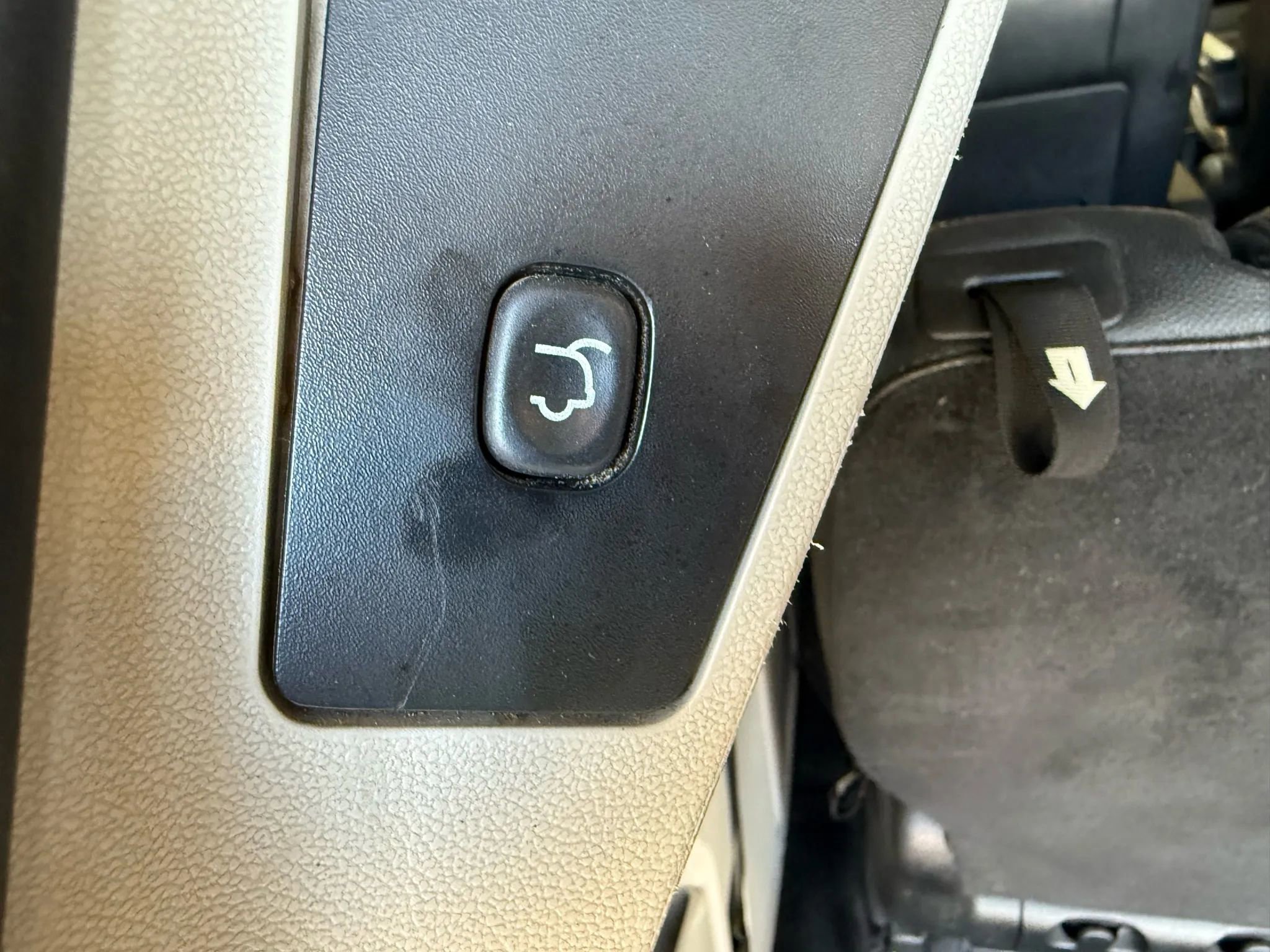 Used 2014 Chrysler Town & Country Touring-L w/ Driver Convenience Group image 30