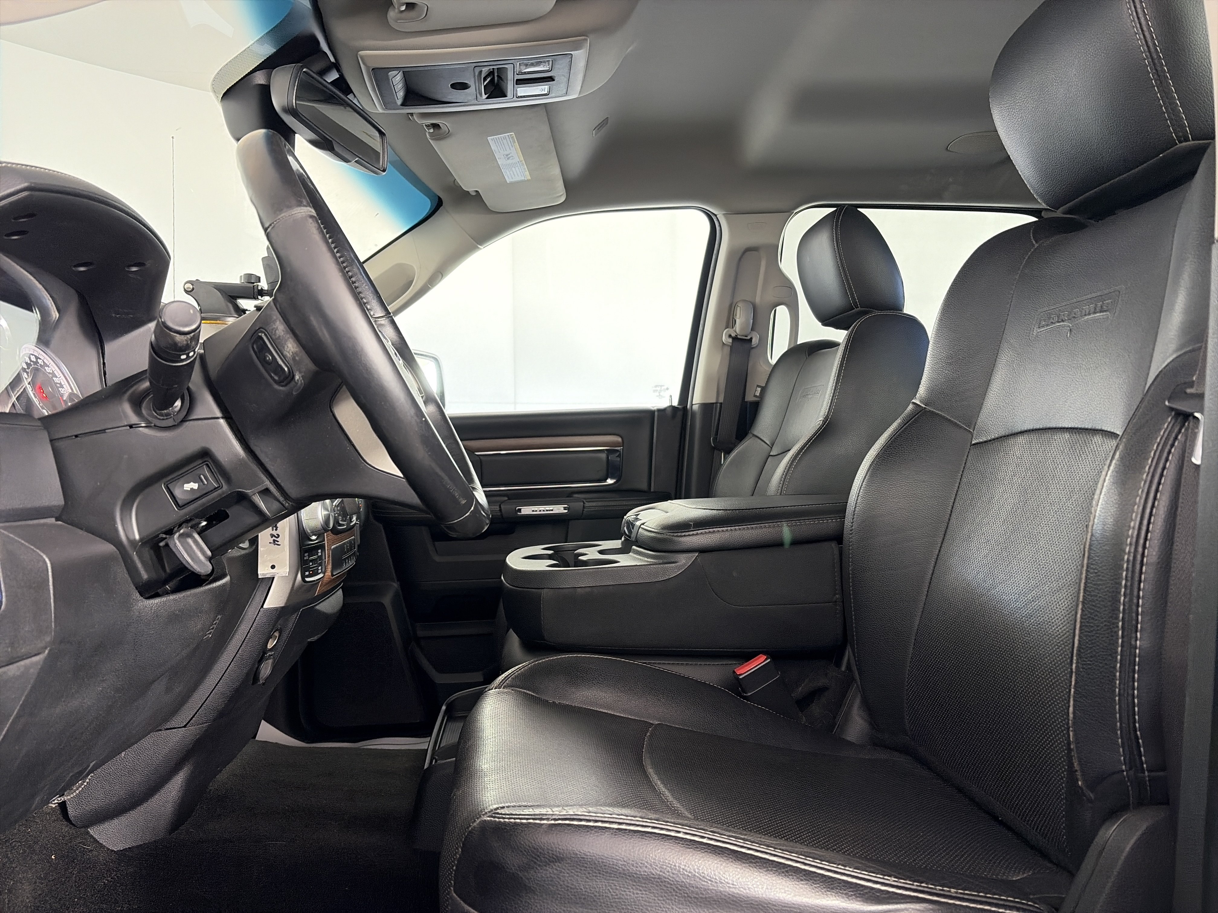 Used 2017 RAM 1500 Laramie AWD/4WD image 6