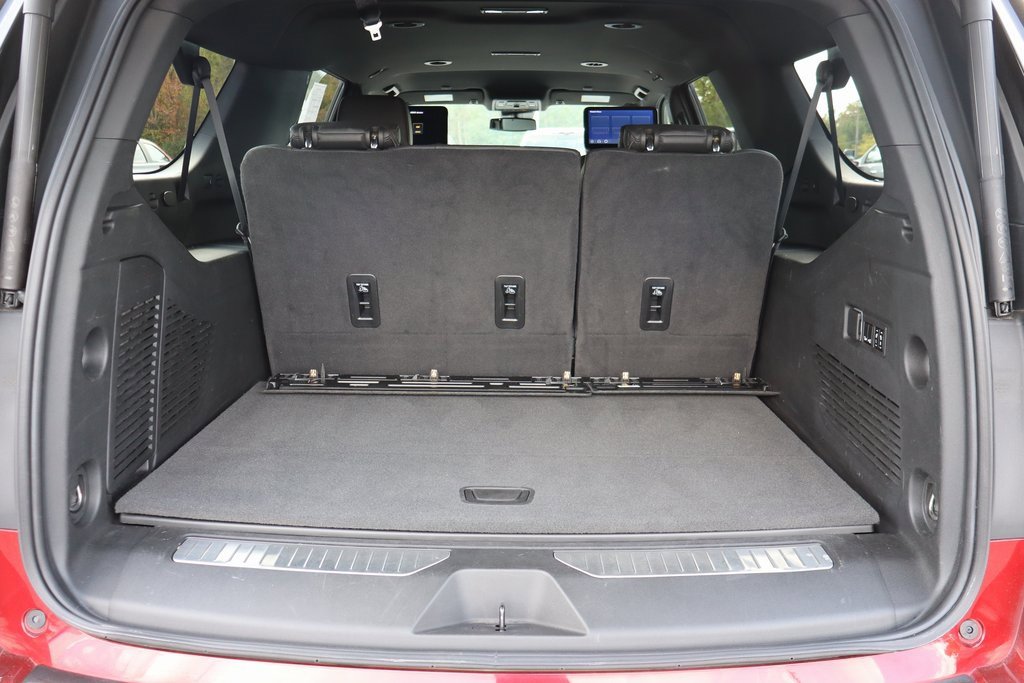Used 2024 Chevrolet Suburban RST w/ Luxury Package image 24