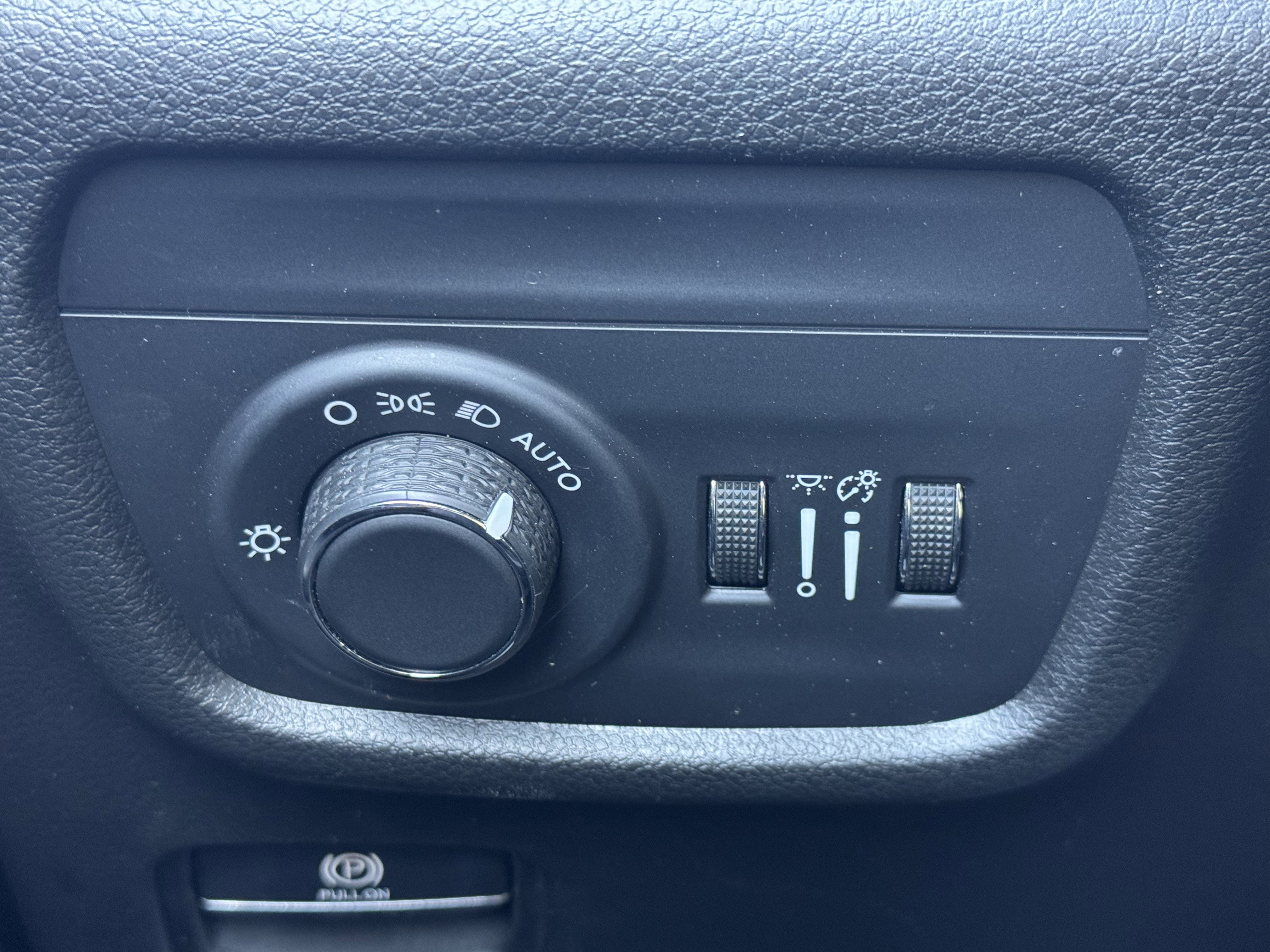 Used 2023 Jeep Grand Cherokee Altitude image 14