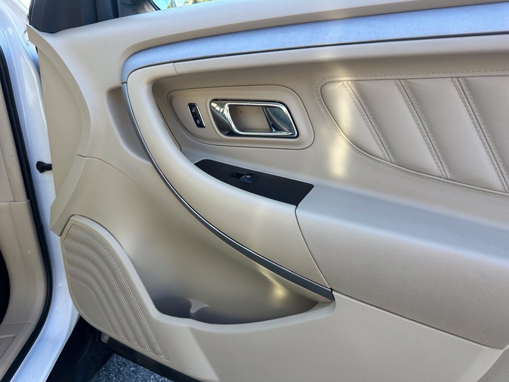 Used 2018 Ford Taurus SE FWD image 17