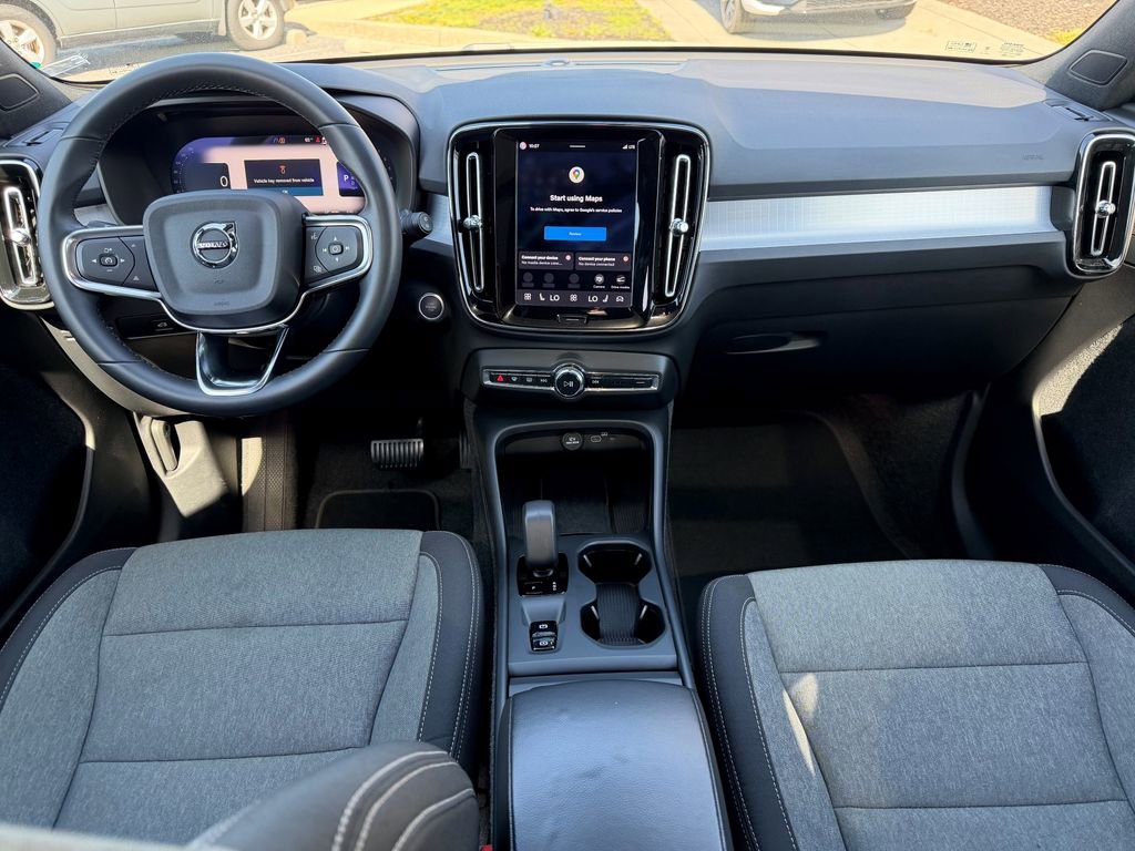 Certified 2024 Volvo XC40 B5 Core AWD/4WD image 2