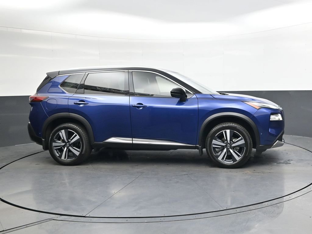 Used 2021 Nissan Rogue Platinum image 3