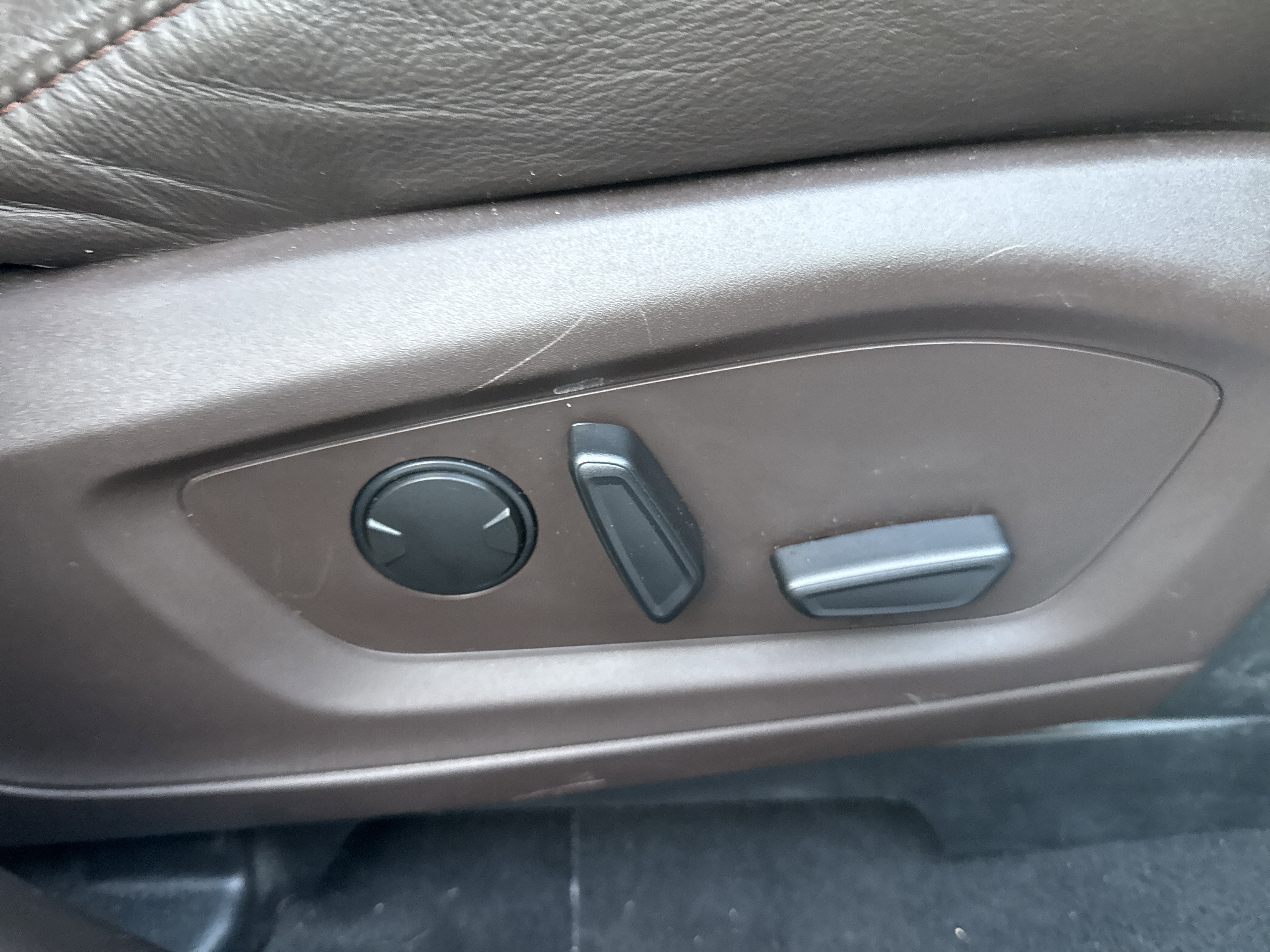 Used 2022 Ford Explorer King Ranch w/ Technology Package image 32