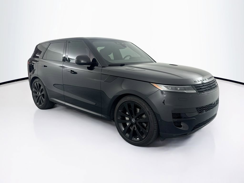 Used 2025 Land Rover Range Rover Sport SE image 3
