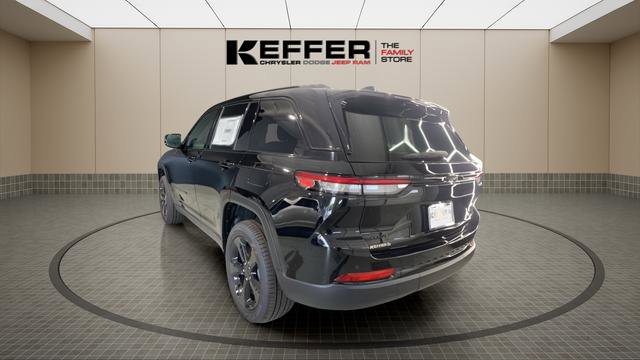 New 2025 Jeep Grand Cherokee Limited w/ Black Appearance Package image 3