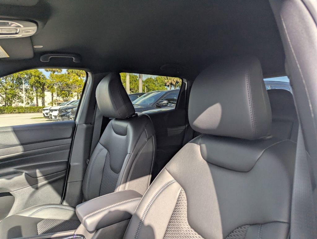 New 2026 Jeep Compass Latitude image 11