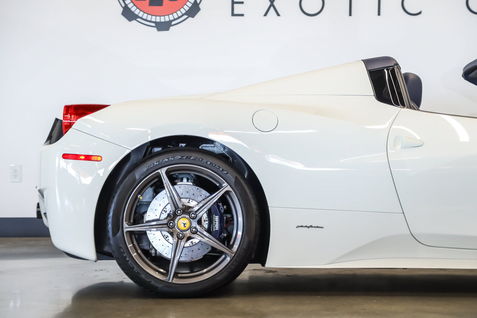 Used 2015 Ferrari 458 Spider RWD image 20